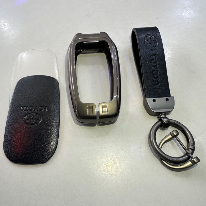 Toyota%20Fortuner%20Metal%20Casing%20Key%20Cover%20-%20Image%203