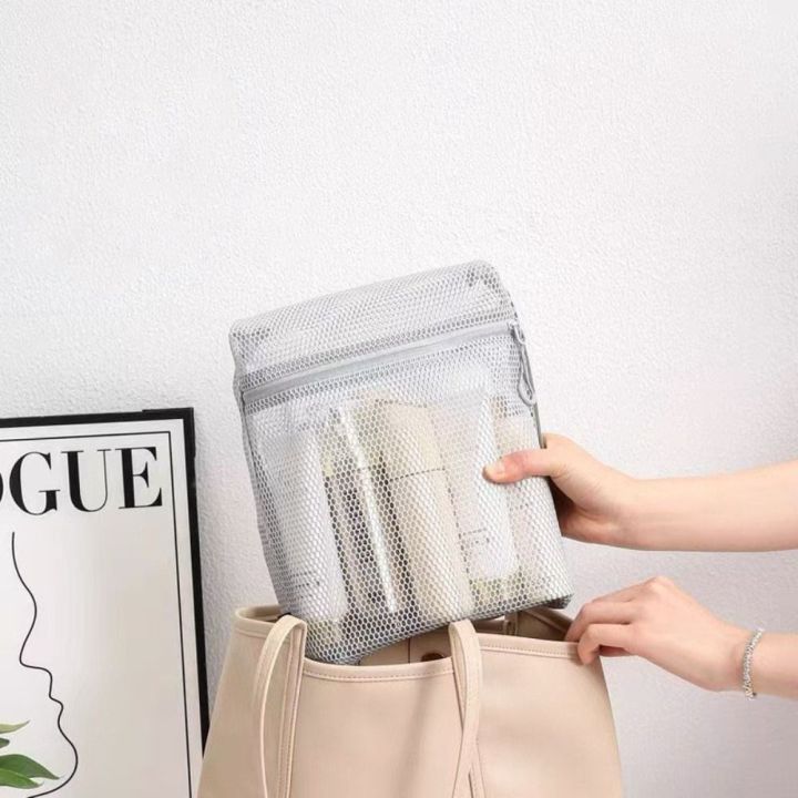 Casual%20Nylon%20Storage%20Pouch%20With%20Zipper%20Hand-held%20Mesh%20Pouch%20Multipurpose%20Mesh%20Toiletry%20Wash%20Bags%20Travel%20-%20Image%204
