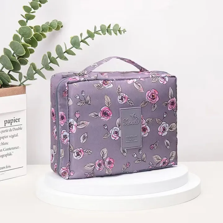 Travel%20Makeup%20Bag%20-%20Large%20Cosmetic%20Organizer%20Case%20for%20Women%20and%20Girls%20-%20Light%20Purple%20AOP%20Design%20-%20Image%202