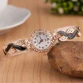 A Stylish, Casual And Versatile Women's Love  With Diamond Inlaid Quartz Watch And Jewelry Three Piece Set. 