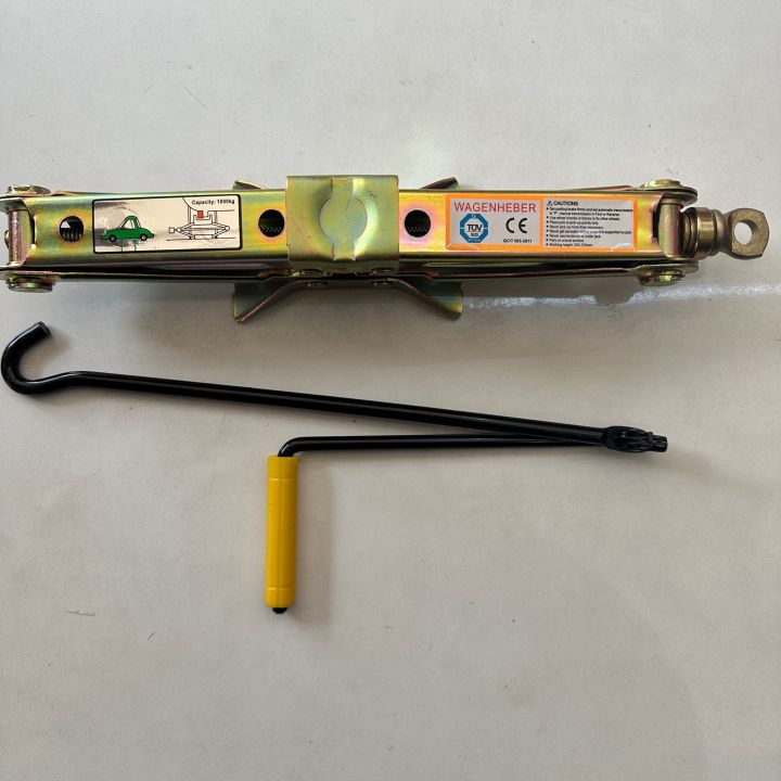 1%20Ton%20Scissor%20Jack%20With%20Handle%20For%20All%20Cars%20-%20Image%202