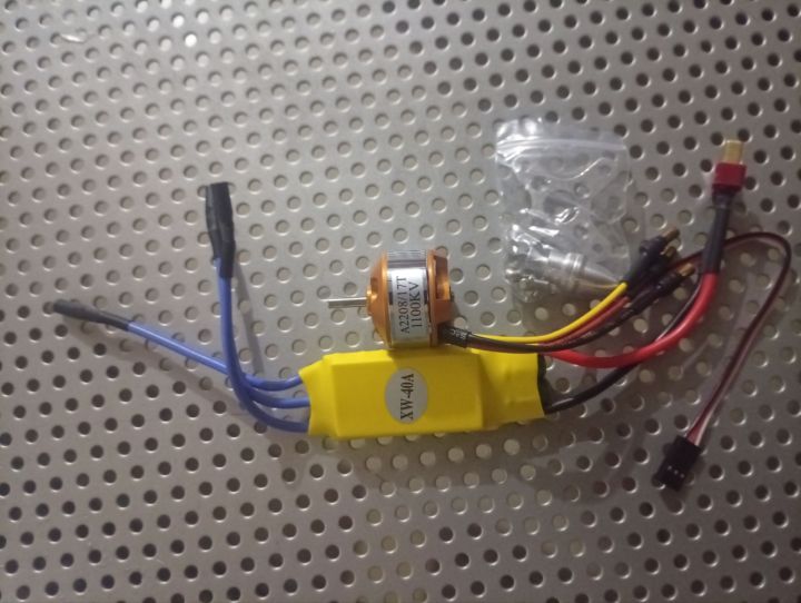 1400kv%20/%202600kv%20/%201000kv%20/%201100kv%20/%201800kv%20bldc%20brushless%20motor%20+%2040a%20brushless%20ESC%20for%20making%20drone%20plane%20car%20boats%20and%20many%20more%20projects%20-%20Image%202