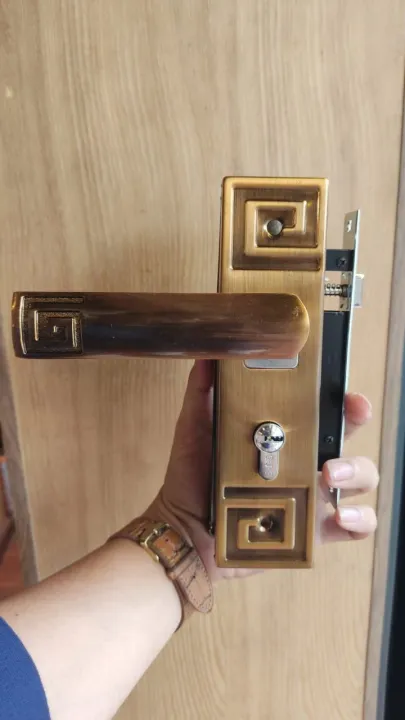 Rooms%20and%20Main%20Door%20Lock%20%20with%205%20keys%20-%20Image%203