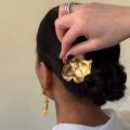 Deluxe Pearl Flower French Style Hair Comb Retro Court Luxury Noble Hairclip Elegant and Fashionable Hair Accessory for Women.