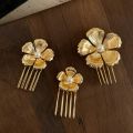 Deluxe Pearl Flower French Style Hair Comb Retro Court Luxury Noble Hairclip Elegant and Fashionable Hair Accessory for Women.