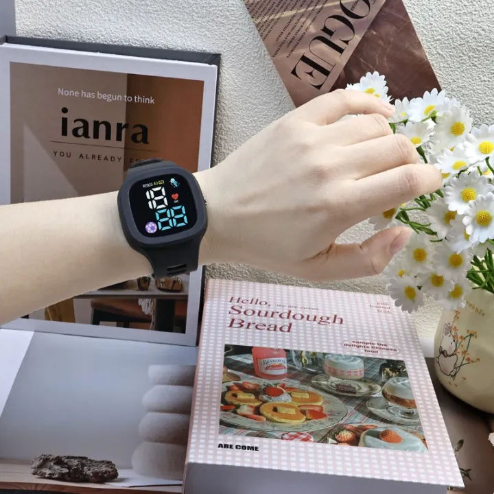 Ladies%20Small%20Square%20Watch%20I%20Fashion%20Astronaut%20LED%20Electronic%20Watch%20-%20Image%205