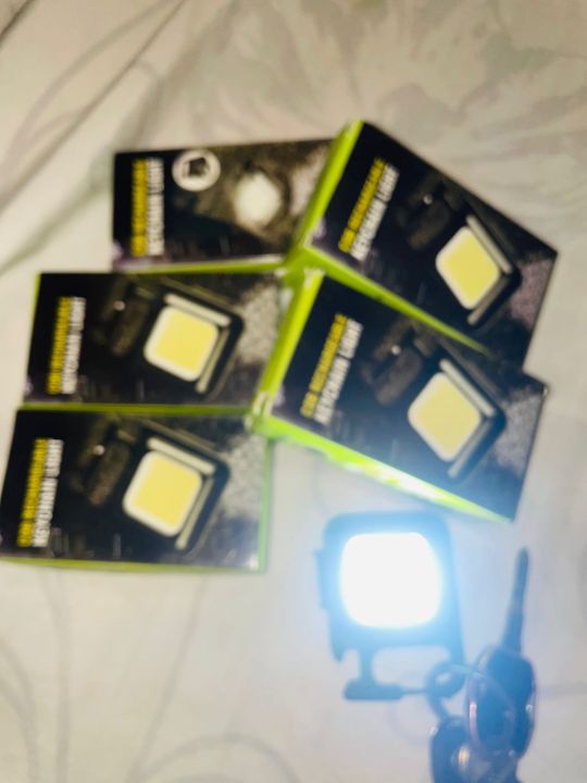 Rechargeable%20Flashlight%20keychain%20&%20opener%20-%20Image%207