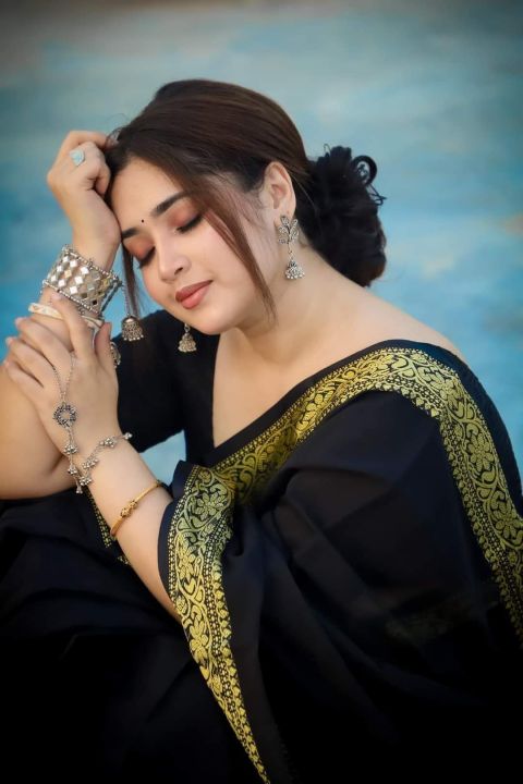 Tangail%20traditional%20halfsilk%20small%20paar%20saree/New%20model%20black%20saree%20-%20Image%202