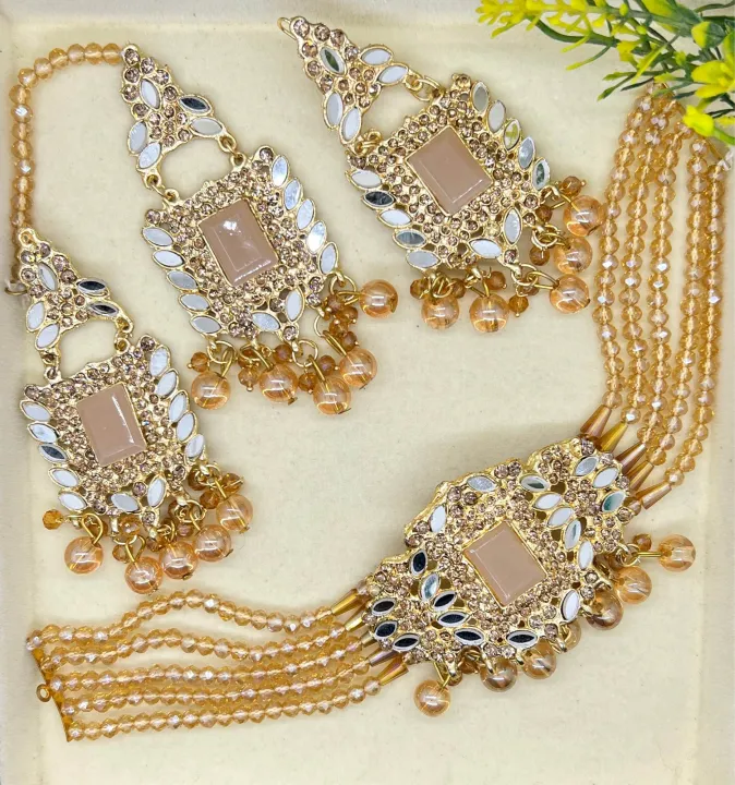 Charming%20Hyderabadi%20Choker%20Patti%20Set%20with%20Big%20Earrings%20&%20Tikka%20for%20Women%20and%20Girls%20%E2%80%93%20New%20Antique%20Design%20-%20Image%204