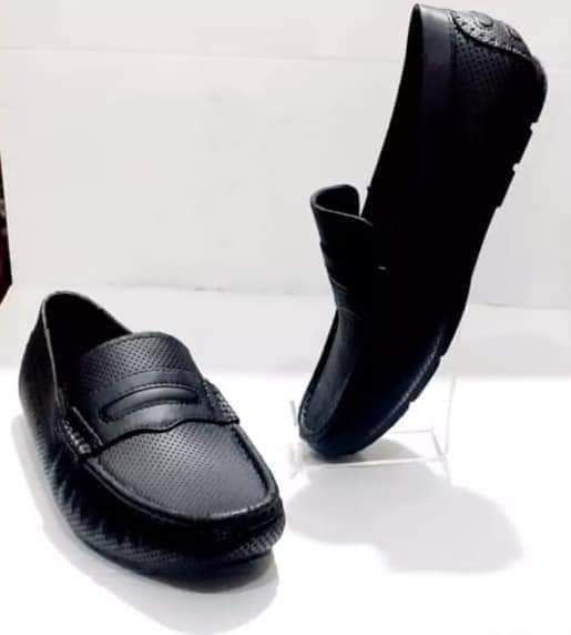 Black%20Kadam%20Rubber%20Shoe%20-%20Image%202