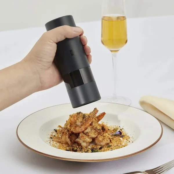 Xiaomi%20HuoHou%20Electric%20Automatic%20Mill%20Pepper%20and%20Salt%20Grinder%20-%20Image%203