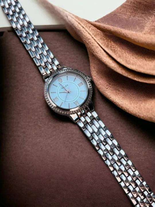 High-quality%20Fritillary%20Diamond%20Women's%20Watch%20Luxury%20Niche%20Light%20Luxury%20Simple%20Round%20Small%20Exquisite%20Elegant%20Bracelet%20Watch%20-%20Image%206