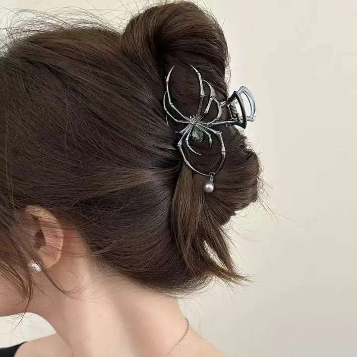 Women's%20Y2K%20Sweet%20Personalized%20Hair%20Clip%20Rhinestone%20Imitation%20Pearl%20Alloy%20Metal%20Skull%20Spider%20Claw%20Design%20for%20Daily%20Use%20-%20Image%205
