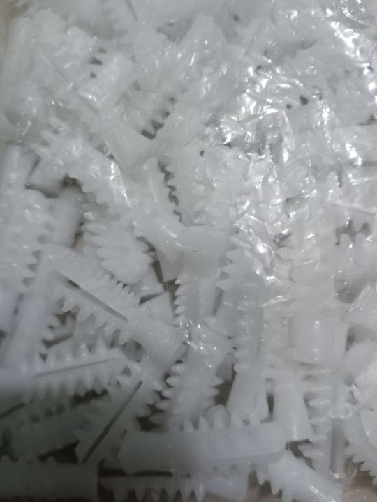 Royal%20plug%20No.10%20premium%20quality%201inch%20100pcs,%20Suitable%20use%20for%20wiring%20drill%20High%20Strength%20Heavy%20duty%20Standard%20quality%20Size%20-%20No.%2010%20%20Length%20-%201%20inch%20%20Color%20-%20White,%20Green,%20Red%20%20Made%20in%20China%20-%20Image%204