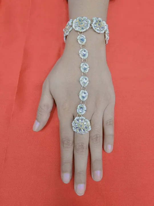 Angti%20Breslite%20-%20Image%202