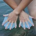 1pc Silicone Swim Fin, Mesh Gloves and Swimming Training Equipment for Outdoor Diving and Swimming Training.. 