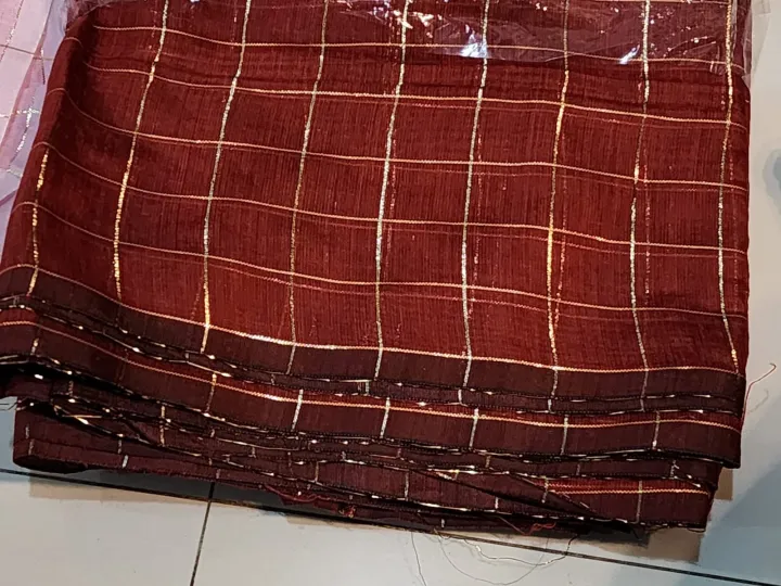 Elegant%20Indian%20Cotton%20Silk%20Check%20Saree%20with%20Blouse%20Piece%20-%20Perfect%20for%20Traditional%20Occasions%20-%20Image%205