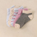 10 Pairs Adorable Kid's Socks - Comfortable Socks Suitable for Boys and Girls, Featuring Stripes and Heart-Shaped Patterns. 