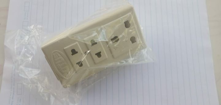 Multi%20Plug%20-%20Multi%20Socket%20%20-%20Universal%20Multi%20Plug%20-%20Travel%20Adapter%20-%20Image%207