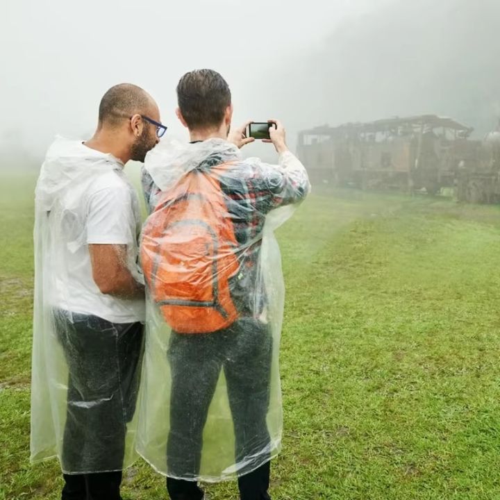 Disposable%20waterproof%20raincoat,%20outdoor%20hiking%20and%20mountaineering%20emergency%20multi-color%20transparent%20portable%20%20raincoat%20-%20Image%202