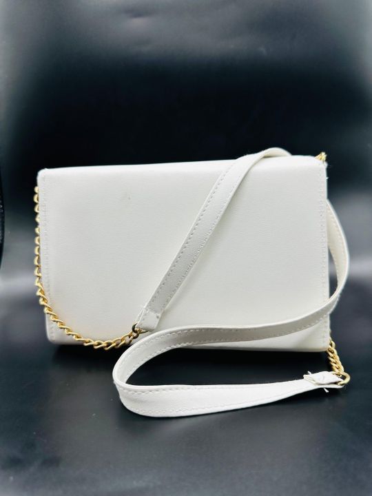 white%20coloured%20strap%20bag%20-%20Image%204