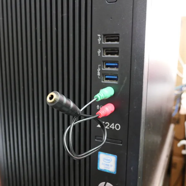 Adapter%203.5mm.%20TRRS%20to%20TRS%20cable%20converter%20small%20talk%20to%20mic%20Channel%20camera%20or%20computer%20(Group%201)%20-%20Image%202