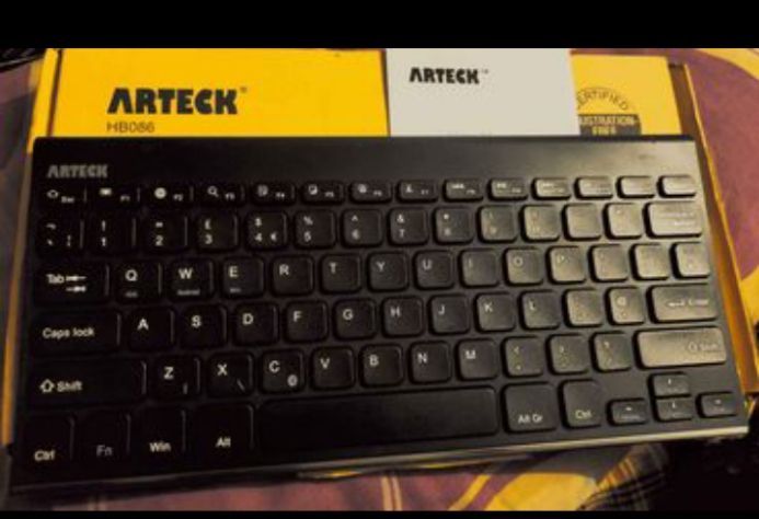 Arteck%20Bluetooth%20Keyboard,%20Stainless%20Steel%20Universal%20Portable%20Wireless%20Bluetooth%20Keyboard%20for%20iOS%20iPad%2010.2-inch,%20Air,%20Pro,%20Mini,%20Android,%20Windows%20Tablets%20PC%20Smartphone%20Built%20in%20Rechargeable%20Battery%20-%20Image%204
