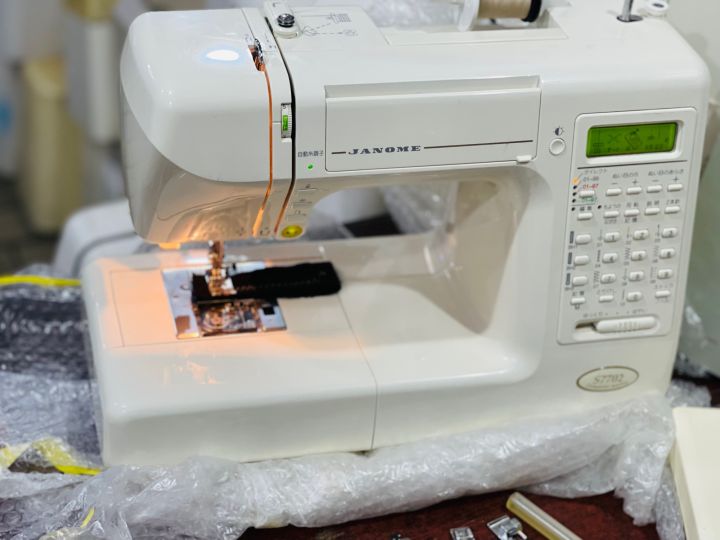Janome%20S7700%20sewing%20machine%20-%20Image%203