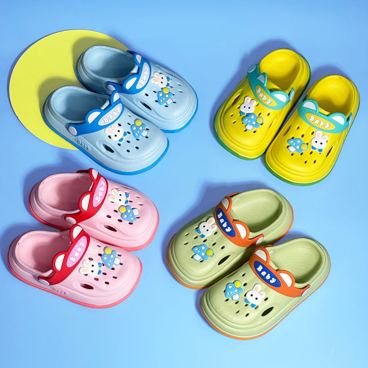 Summer Children's Clogs With Fun Charms Boys And Girls Lightweight Garden Shoes Beach Slippers Suitable For Indoor And Outdoor