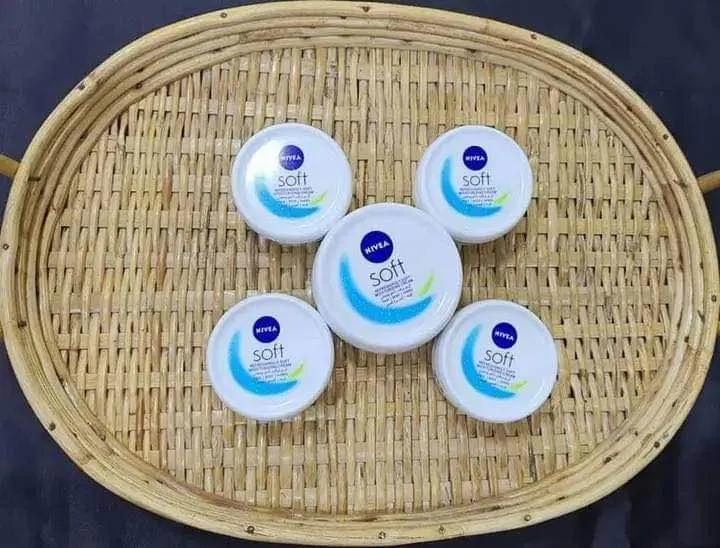 NIVEA%20Soft%20Moisturiser%20Cream-50ml%20-%20Image%203
