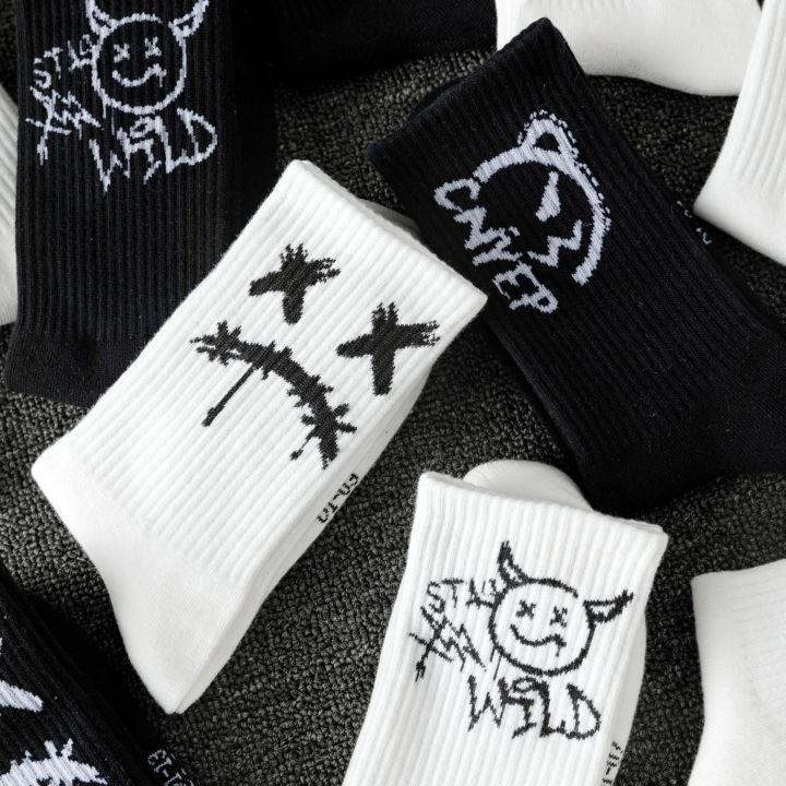 Random%20multiple%20pairs%20of%20men's%20crew%20socks%20graffiti%20ghost%20face%20unique%20street%20trend%20moisture%20wicking%20-%20Image%203