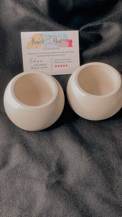 White Concrete Round Pot -  Customise Rustic Concrete Pot, Minimalist Concrete Planter, Tabletop and Shelf Concrete Decoration, Home and Office Gift