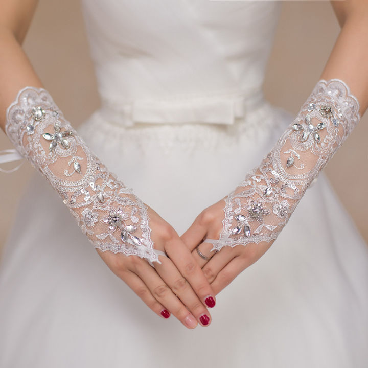 1%20Pair%20White/Red/Beige%20Bridal%20Gloves%20Elegant%20Short%20Paragraph%20Rhinestone%20White%20Lace%20Glove%20Beautiful%20Wedding%20Accessories%20-%20Image%202