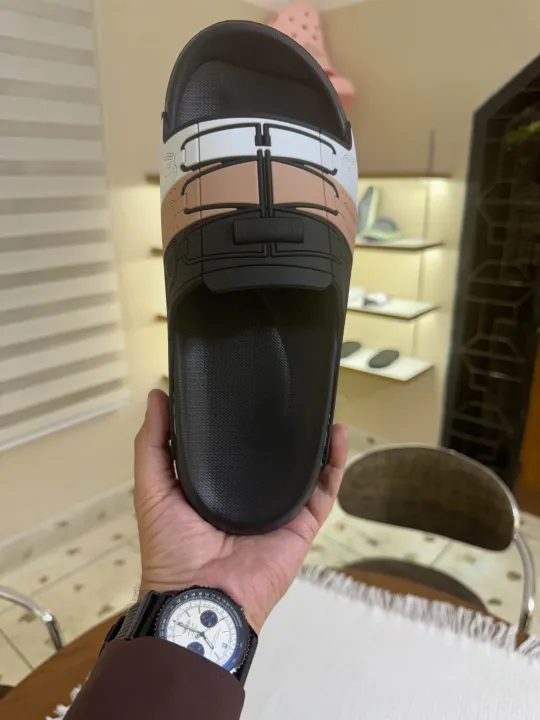 Men%20Slippers%20Trendy%20Straight%20Line%20Slippers%20Indoor%20Home%20AIR%20Bathroom%20Slides%20Outdoor%20Sports%20Beach%20Slippers%20Soft%20Sole%20Clogs%20-%20Image%204