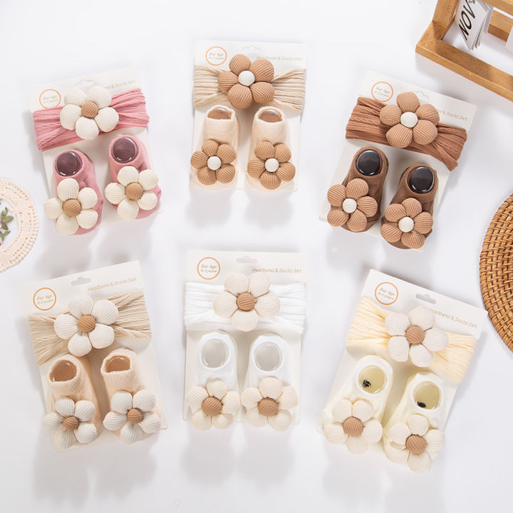 2Pcs/Set%20Ins%20Cream%20Latte%20Flower%20Headbands%20with%20Ribbed%20Socks%20for%20Baby%20Girls%20Boutique%20Flower%20Anti-Slip%20Short%20Cotton%200-12M%20Sock%20-%20Image%202