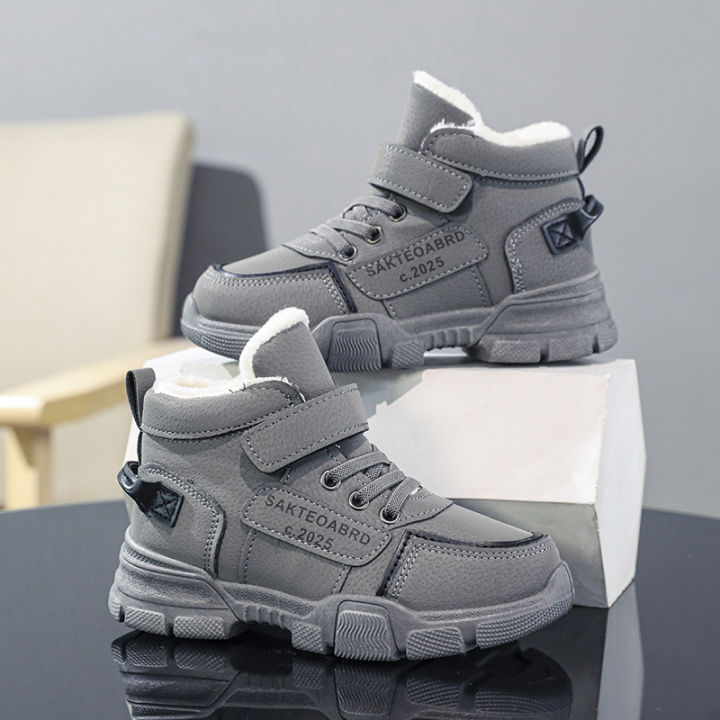 A%20pair%20of%20children's%20winter%20velvet%20warm%20snow%20boots%20with%20leather%20waterproof%20and%20anti-slip%20wear-resistant%20high-top%20cotton%20shoes%20-%20Image%203