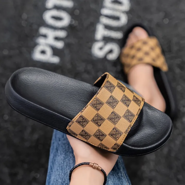 Summer%20Checkerboard%20Checkered%20Color-blocking%20Fashionable%20and%20Durable%20Soft-soled%20One-step%20Comfortable%20Men's%20Flip-flops%20-%20Image%203