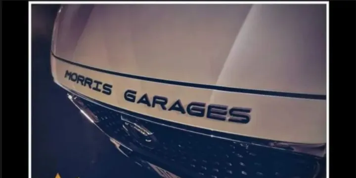 Bonnet%20Trunk%20Emblem%20Silver-Chrome%20&%20Black%20Silicone%203M%20Double%20Tape%20installation%20-%20Mg%20hs%20accessories%20-%20Image%205