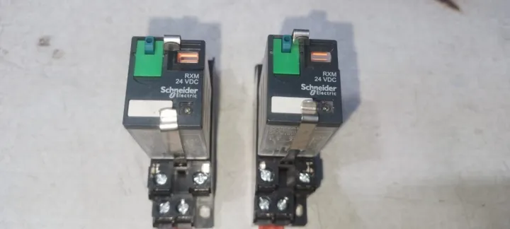 Relay%2024vdc%208%20pin%20schneider%20electric%20-%20Image%202