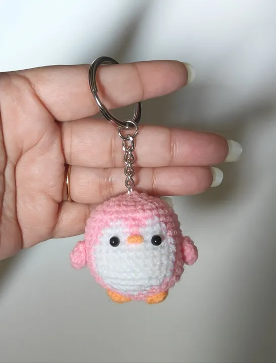 Handmade%20crochet%20penguin%20keyring%20-%20Image%205