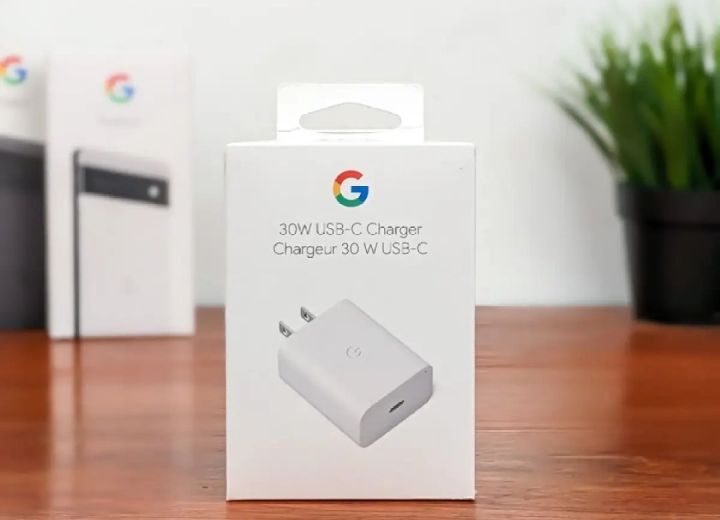 Google%2030W%20USB-C%20Charger%20Fast%20Charging%20Pixel%20Phone%20Charger%20-%20Image%203