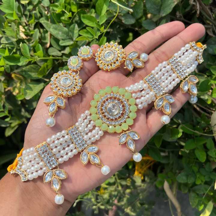 Double%20layer%20pearl%20chain%20choker%20set%20for%20women%20-%20Image%203