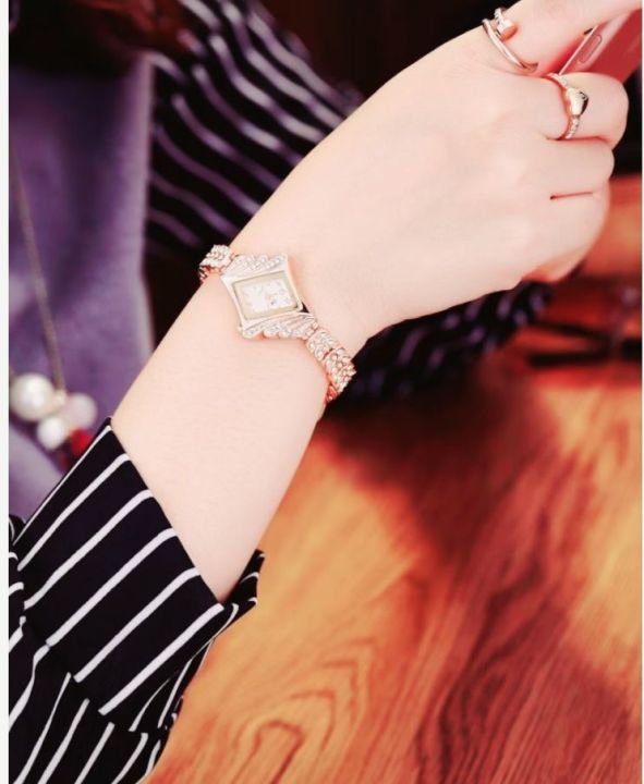 Analog%20stylish%20elegant%20watch%20for%20women%20-%20Rose%20gold%20-%20Image%202