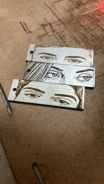 Customized%20Eyes%20Locket%20-%20Unique%20Photo%20Jewelry%20for%20Girls%20&%20Memory%20Keepsakes%20for%20Loved%20Ones%20-%20Image%204