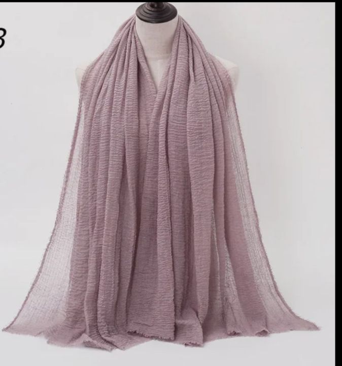 Cotton%20Crinkle%20Shawls%20for%20Hijab%20Style%20-%20Lightweight%20and%20Versatile%20-%20Image%209
