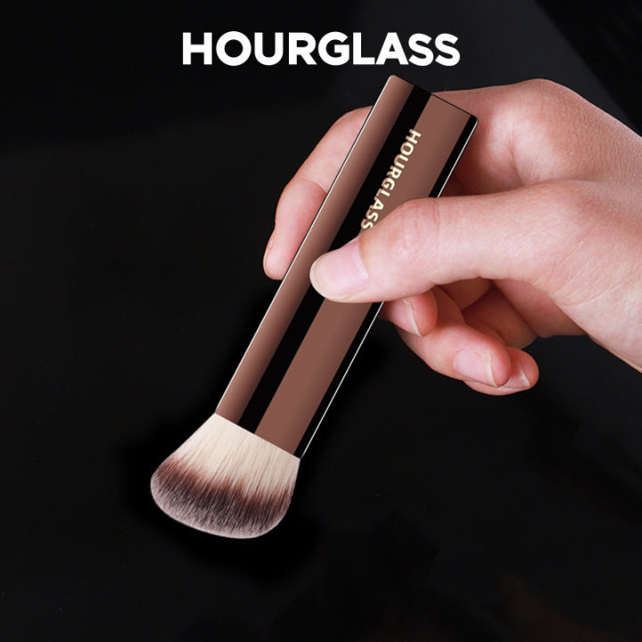 Hourglass%20Makeup%20Brush-%20No.20%20Vanish%20Seamless%20Finish%20Foundation%20Brush%20Soft%20Fiber%20Hair%20Fashion%20Design%20Single%20Face%20Brush%20-%20Image%202