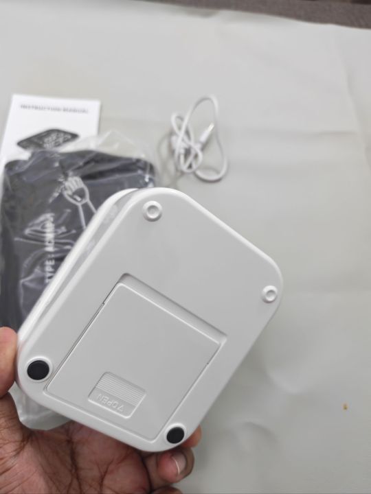 Omron%20Blood%20pressure%20meter%20fully%20automatic%20USB%20powered%20/%20Rechargeable%20-%20Image%207