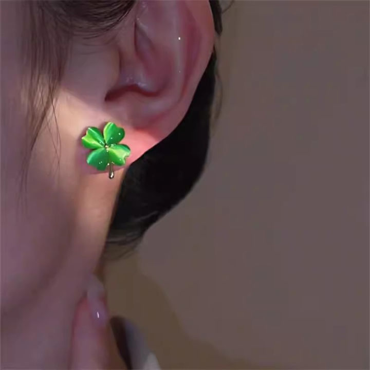 Fashionable%20Green%20Leaf%20Small%20Stud%20Earrings%20Chic%20Gold%20Color%20Metal%20Posting%20Earrings%20Tiny%20Daily%20Wear%20Jewelry%20For%20Women%20-%20Image%204