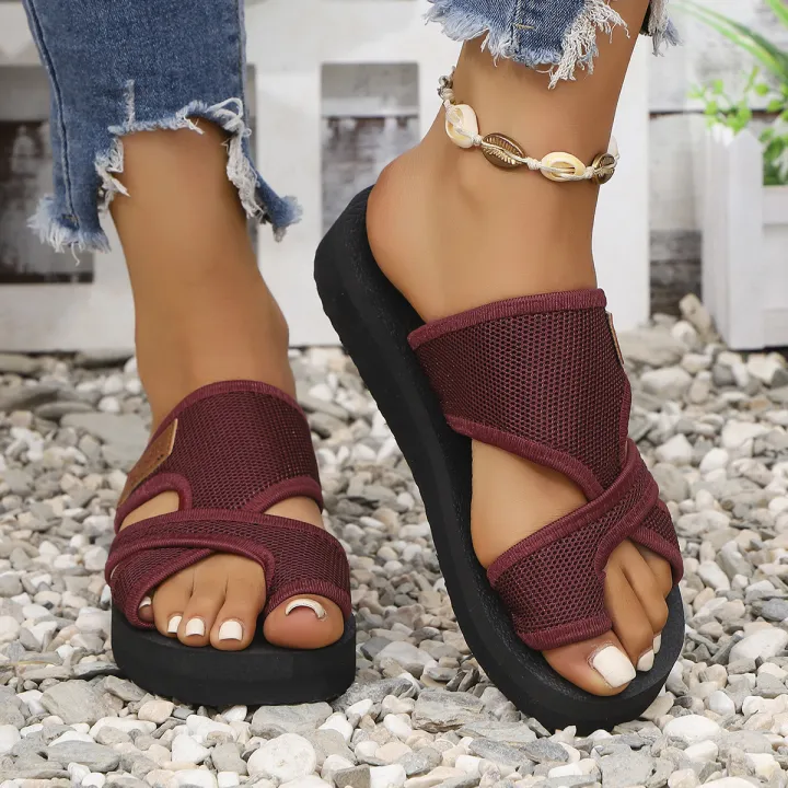 Women's%20Fashionable%20Hollow%20Lightweight%20Breathable%20Comfortable%20Beach%20Vacation%20Style%20Sandals%20and%20Slippers%20-%20Image%203