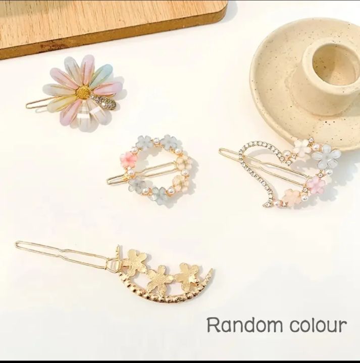 4Pcs,%20Set%20Sweet%20Crystal%20Hair%20Clips%20for%20Women,%20Korean%20Bow,%20Pearl,%20Star,%20Moon,%20Starfish,%20Bear%20Hairpins,%20Stylish%20Hair%20Accessories%20-%20Image%204